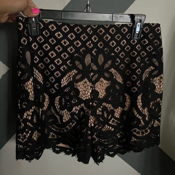 Bardot lace short - Picture 1 of 7